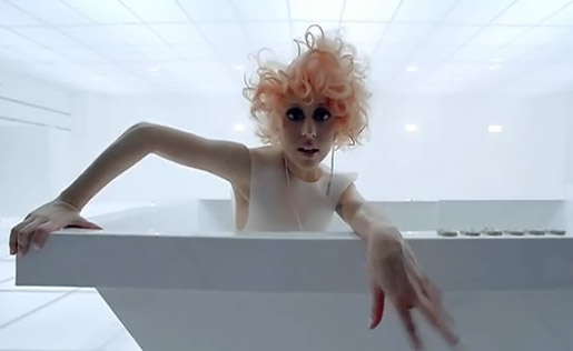 Кадры клипа Lady Gaga - Bad Romance 