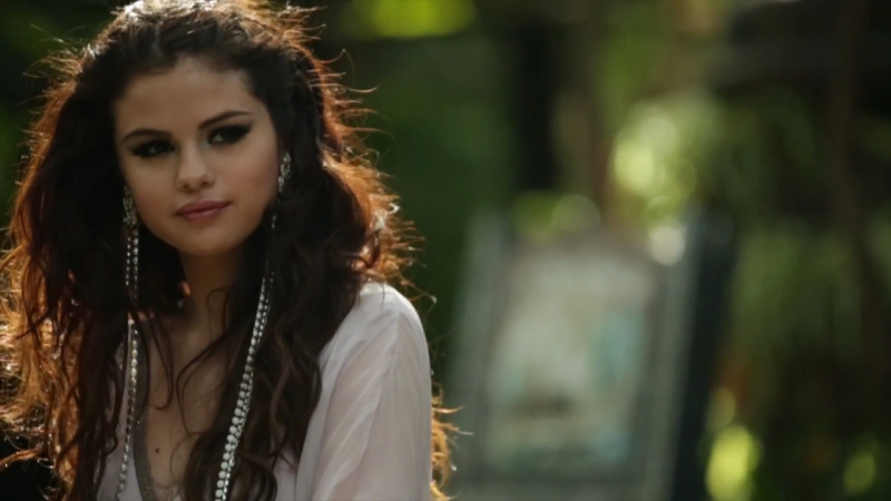 Кадры клипа Selena Gomez - Come & Get It  