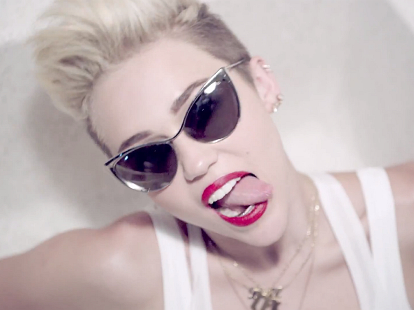 Кадры клипа Miley Cyrus  - We Can