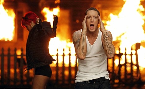 Кадры клипа Eminem ft. Rihanna  - Love The Way You Lie 