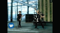 Кадры клипа Green Day - American Idiot 